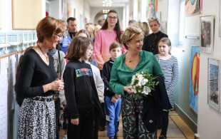 La grande-duchesse Maria Teresa de Luxembourg s’est rendue à l’école fondamentale Bonnevoie-Gellé  qui fait partie du réseau UNESCO