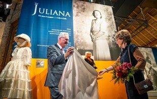 Margriet des Pays-Bas inaugure l'exposition Juliana un siècle de poupées à Heinenoord