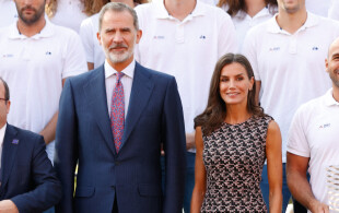 Felipe et Letizia d'Espagne reçoivent les équipes nationales féminine et masculine de waterpolo à la Zarzuela