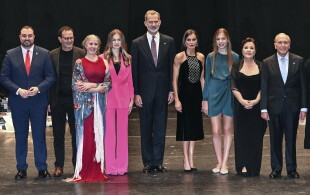 La princesse héritière Leonor, le roi Felipe, la reine Letizia, l'infante Sofia au concert des prix Princesse des Asturies, le 26 octobre 2022, à Oviedo.