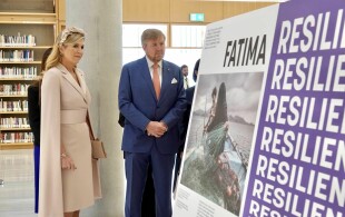Willem-Alexander et Maxima des Pays-Bas à la fondation Stavros Niarchos à Athènes pour visiter une exposition sur la résilience des femmes