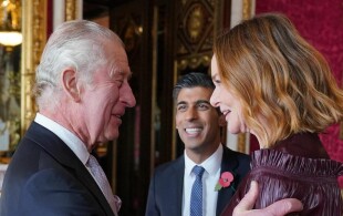 Réception à Buckingham pour la COP27, le roi Charles III avec Stella McCartney