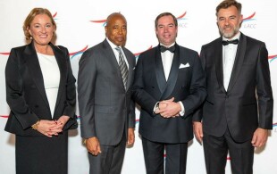 Guillaume de Luxembourg à New York remet un prix commercial