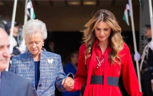 Rania et Muna de Jordanie à l'ouverture du parlement à Amman  2022