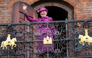 Apparition de Margrethe II de Danemark au balcon de l'hôtel de ville de Copenhague