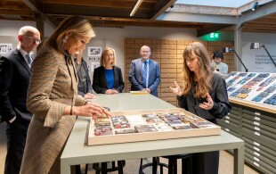 Maxima des Pays-Bas visite l'entreprise Secrid  à La Haye