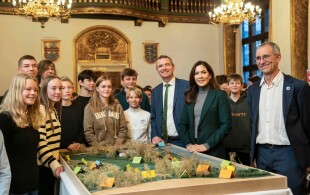 Mary de Danemark à l'hôtel de ville de Copenhague pour la présentation de projets de développement durabke
