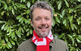Frederik de Danemark encourage l'équipe nationale de football  pour son premier match au Qatar