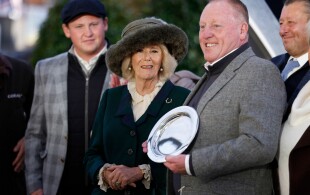 La reine Camilla à Ascot  pou la course hippique de novembre