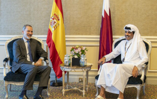 Le roi d'Espagne rencontre l'émir du Qatar à Doha