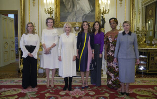 Camilla, Mathilde de Belgique, Rania de Jordanie, Sophie de Wessex et Mary de Danemark à Buckingham pour une réunion sur la violence faite aux femmes et filles