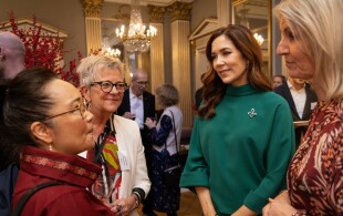 Mary de Danemark donne une réception de Noël pour sa fondation