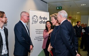 Mathilde de Belgique à la Tour des Finances à Bruxelles pour les ojectifs du développement durable