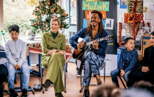 Maxima des Pays-Bas dans une école à Haarlem pour le projet "Plus de musique en classe"