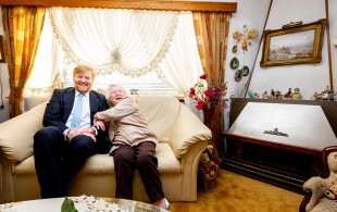 Willem-Alexander des Pays-Bas visite un ancien camping restructuré  à Huis ter Heide
