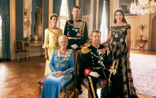 Nouvelle photo de la famille royale danoise prise en septembre 2022 à Amalienborg pour le Jubilé de la reine
