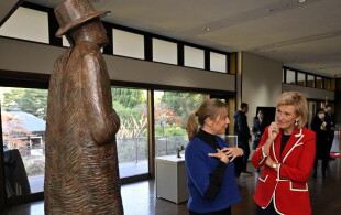 La princesse Astrid de Belgique à Tokyo à l'exposition Folon
