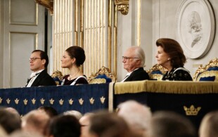La famille royale de Suède à la réunion de l'Académie royale à Stockholm