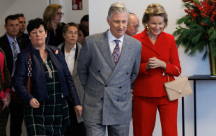 Philippe et Mathilde de Belgique à Courtrai visitent un centre de santé pour seniors
