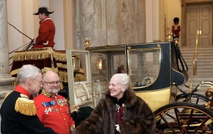 Arrivée de la reine Margrethe de Danemark en carrosse à Christiansborg  pour les voeux de Nouvel An