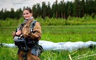 19 ans d'Ingrid Alexandra de Norvège avec un saut en parachute
