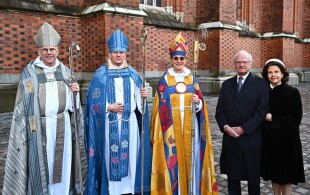Les souverains suédois à la cathédrale d'Uppsala pour l'ordonnancement de deux évêques