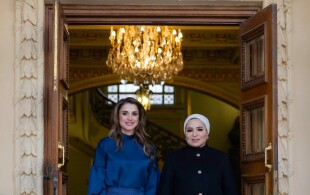 Rania de Jordanie au Caire reçue par la Première Dame