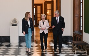 Le roi Philippe avec les présidentes du parlement et de la commission européennes au Palais royal de Bruxelles