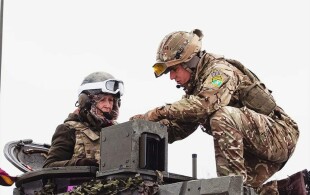 La princesse Anne en Estonie visite le régiment des hussards royaux