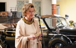 Sonja de Norvège inaugure l'exposition sur 200 d'artisanat au palais