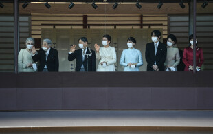 La famille impériale du Japon au balcon du palais impérial à Tokyo pour les voeux de Nouvel An 2023