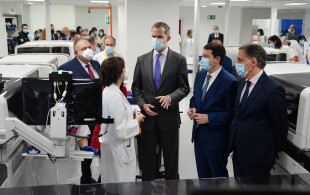 Felipe d'Espagne inaugure une nouvelle aile de l'hôpital universitaire de Salamanque
