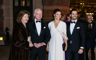 Carl XVI Gustaf et Silvia de Suède, Victoria et Carl Philip de Suède aux 250 ans de l'opéra royal de Stockholm