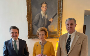 La princesse Margareta et le prince Radu de Roumanie reçoivent le maire d'Arad à Savarsin