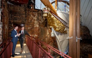 Frederik de Danemark inaugure une exposition sur le Dannebrog