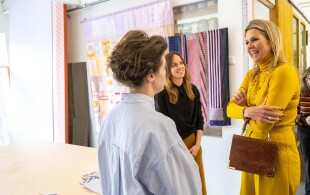 Maxima des Pays-Bas à Eindoven auprès de designers