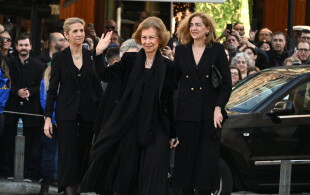 Sophie d'Espagne, Elena et Cristina d'Espagne à la messe en mémoire de Constantin de Grèce