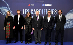Albert de Monaco, Andrea, Pierre, Charlotte Casiraghi et Beatrice Borromeo au Grimaldi Forum pour l'avant-première mondiale du film Les gardiennes de la planète