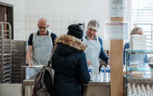 Guillaume de Luxembourg visite Wanteraktioun au Findel
