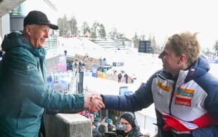 Harald de Norvège au festival de ski de Hollmenkolen