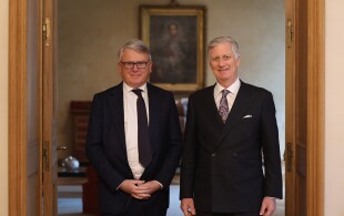 Philippe de Belgique reçoit le commissaire européen Nicolas Schmidt