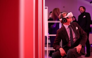 Le grand-duc Henri de Luxembourg à la 6e édition du Pavillon Réalité Virtuelle à l’abbaye Neimënster