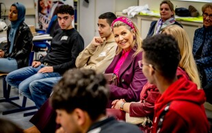 Maxima des Pays-Bas dans une école à Gouda pour la santé mentale