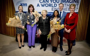 Beatrix des Pays-Bas remet le prix d'ingénieur Prince Friso