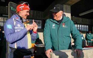 Harald de Norvège à la finale du biathlon à Holmenkollen