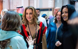 Rania de Jordanie à Jeddah en Arabie-Saoudite pour l'exposition annuelle Bisat Al Reeh
