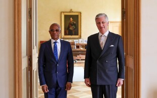 Philippe de Belgique reçoit le Professeur Jean-Marie Kayembe Ntumba, recteur de l'université de Kinshasa