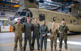 Maxima des Pays-Bas sur la base aérienne de Gilze-Rijen