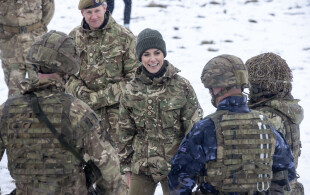 La princesse de Galles auprès des Irish Guards dans le Wiltshire