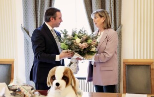 Guillaume de Luxembourg à l'hôtel de ville de Luxembourg pour déclarer la naissance du prince François